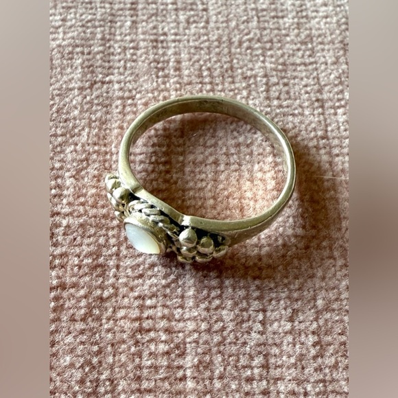 Sterling Silver Boho Ring w/ White Cabochon – Size 5.5 - Picture 5 of 6